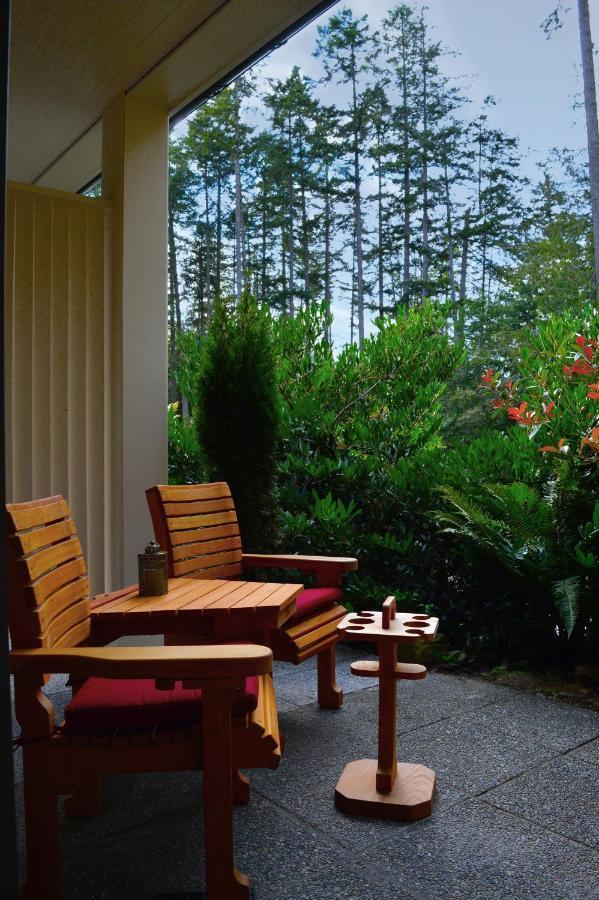 Отель Woodstone Manor Inc. Sturdies Bay Экстерьер фото