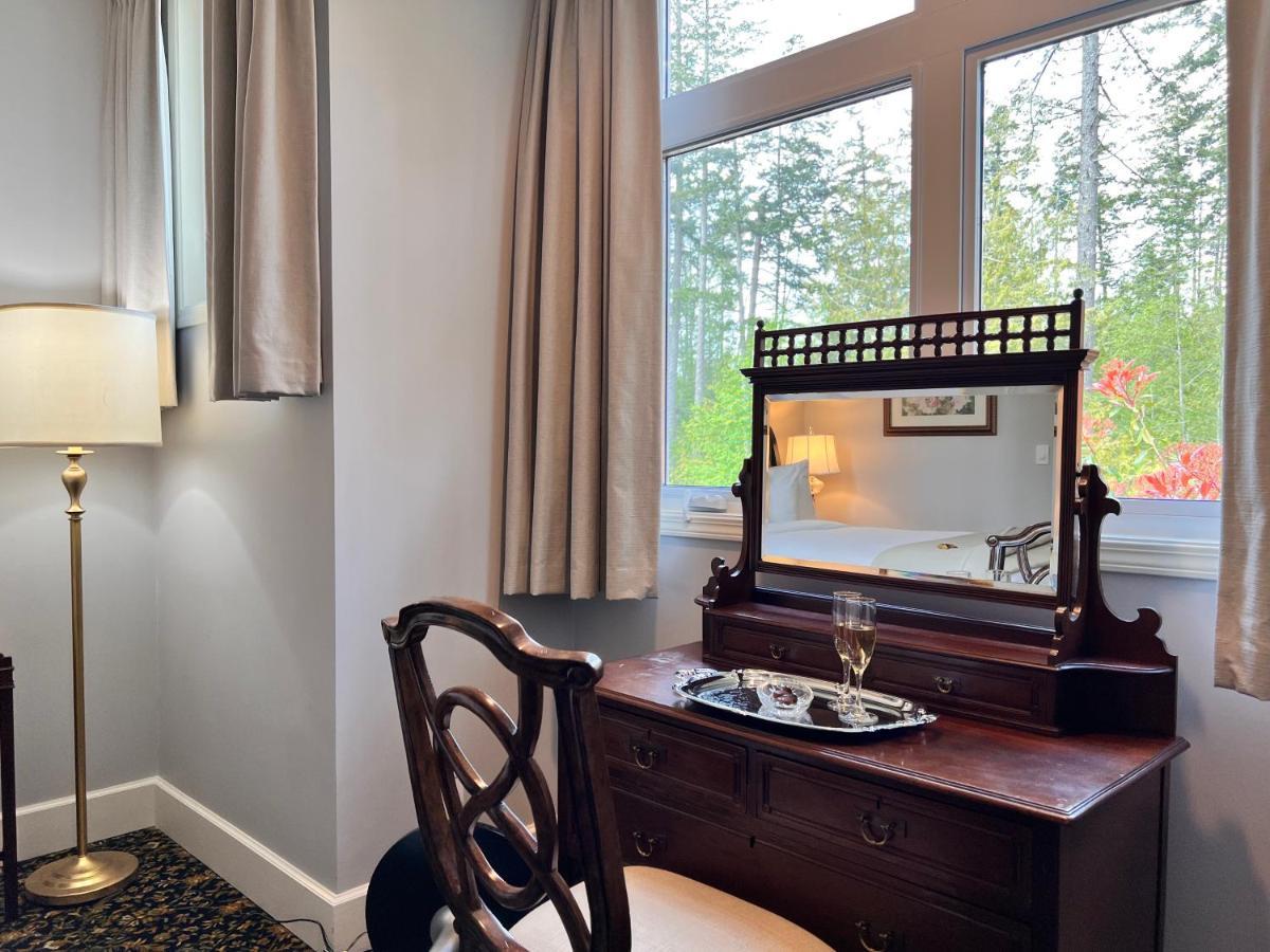 Отель Woodstone Manor Inc. Sturdies Bay Экстерьер фото