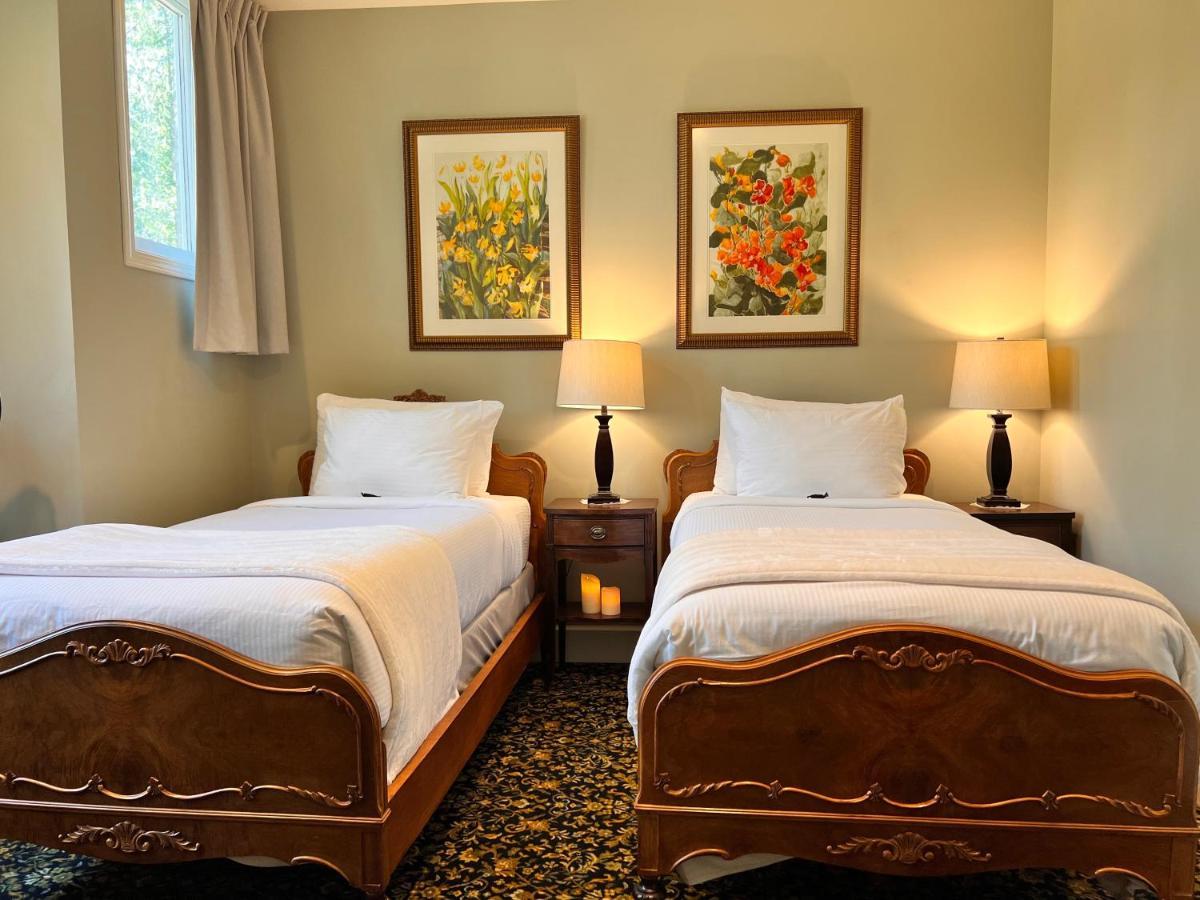 Отель Woodstone Manor Inc. Sturdies Bay Экстерьер фото