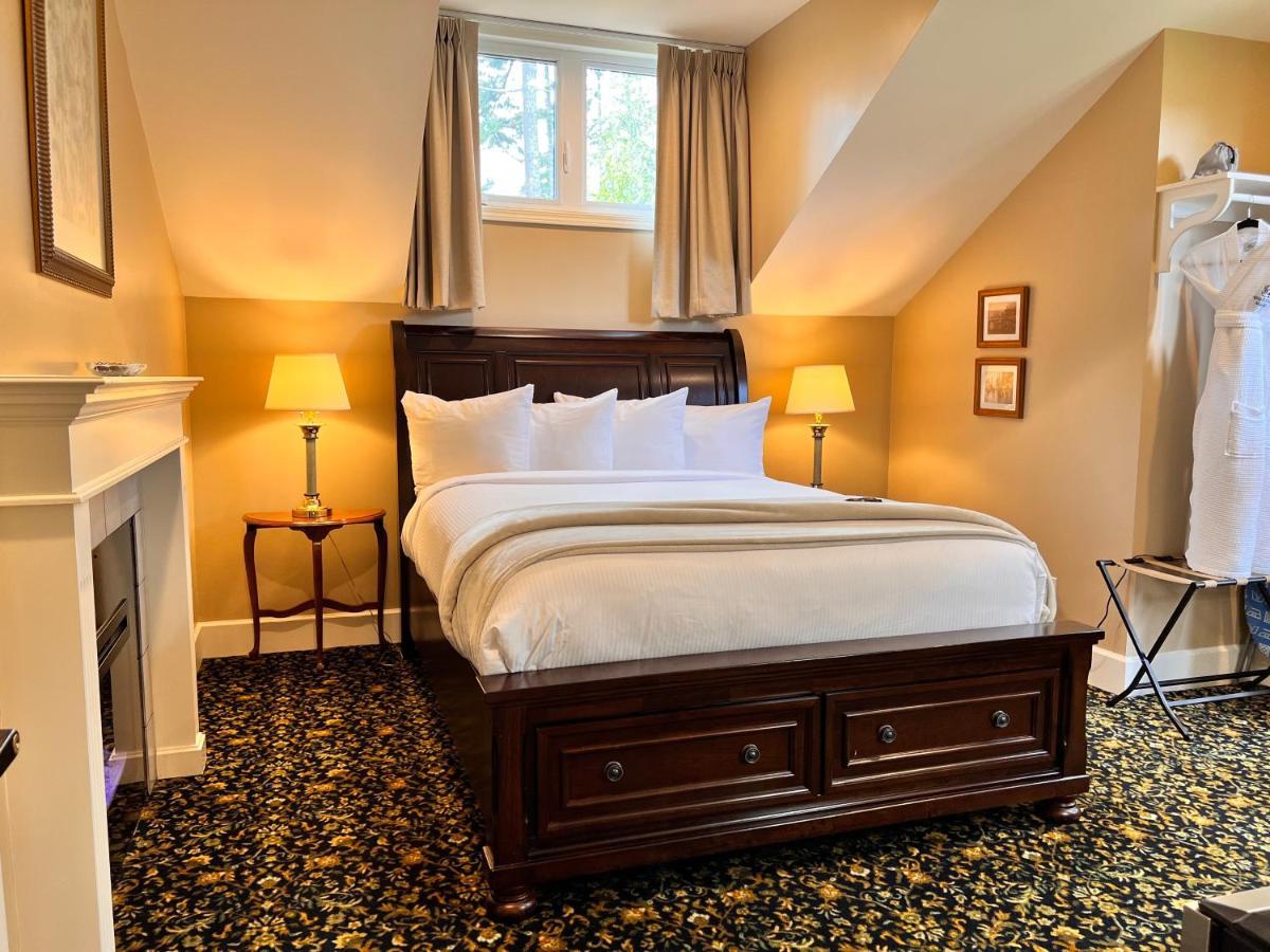 Отель Woodstone Manor Inc. Sturdies Bay Экстерьер фото