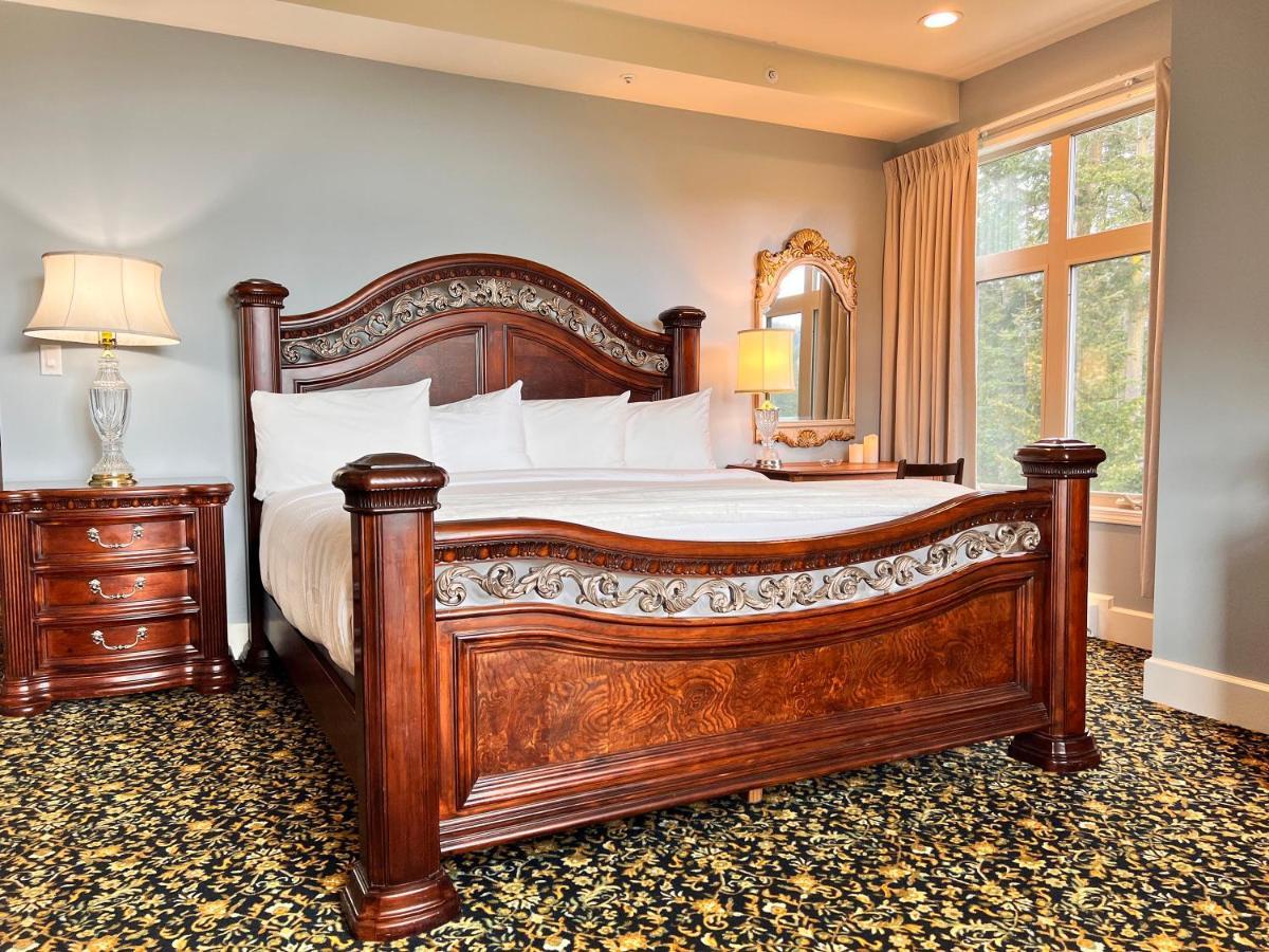 Отель Woodstone Manor Inc. Sturdies Bay Экстерьер фото